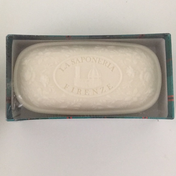 Holiday Boxed soap & travel size twisted peppermint (BBW) lotion - Picture 3 of 5